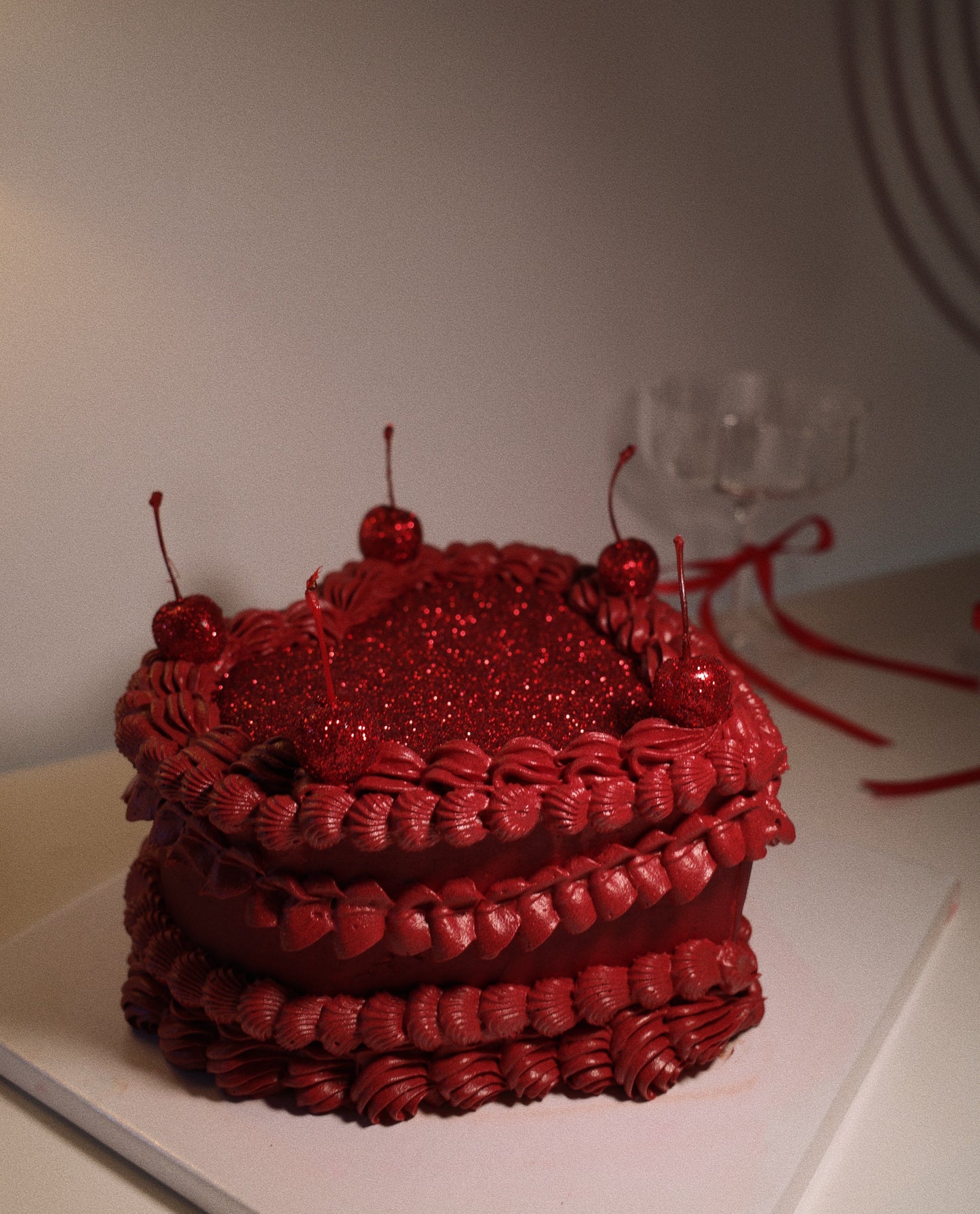 AMOUR ROUGE - RASPBERRY BLACKOUT CAKE 7'