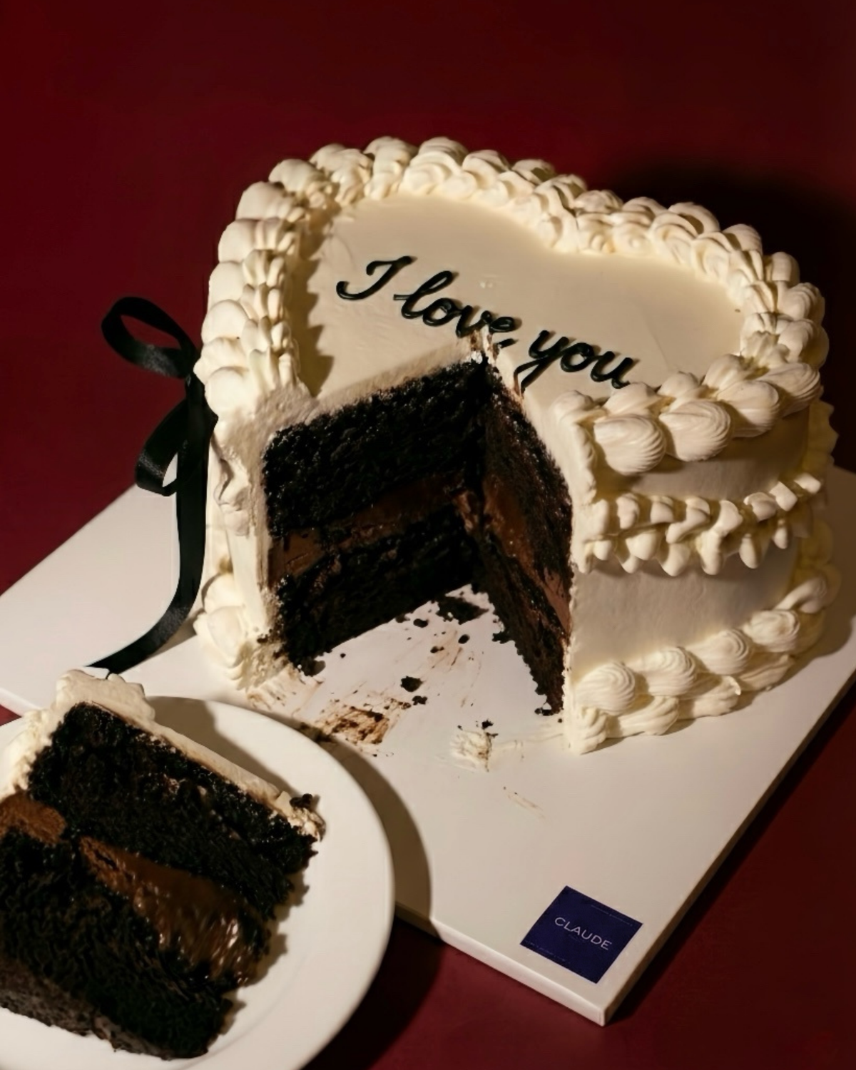 Claude's Vintage Heart Cake 9"